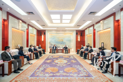 渝中区领导黄茂军谢东会见中煤科工重庆设计研究院(集团)欧凯车志文一行