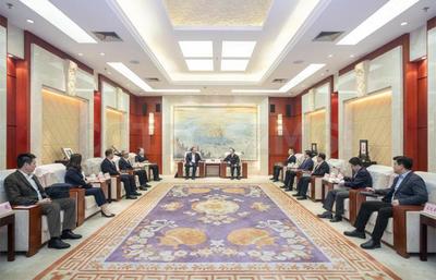 欧凯集团党委书记、董事长欧凯率队拜访渝中区区委区府主要领导，共商合作发展