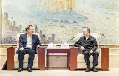 公司党委书记、董事长欧凯带队拜访渝中区区委区政府主要领导欧凯集团深度融入渝中发展共商政企合作新篇章